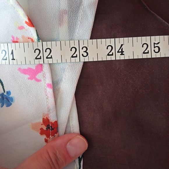 ONLY cream colored floral sleeveless blouse with lining. Women's XL - Picture 13 of 13